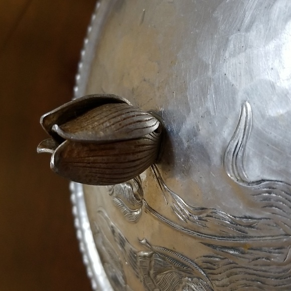 ALUMINUM BOWL W LID W TULIP MOTIF & FLOWER BUD HANDLE - Picture 3 of 5
